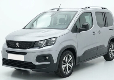 Location Peugeot Rifter à La Réunion : Votre Salon Mobile pour Explorer l'Île en Famille