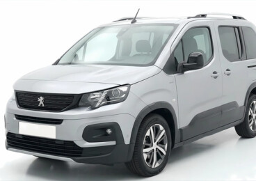 Location Peugeot Rifter à La Réunion : Votre Salon Mobile pour Explorer l'Île en Famille